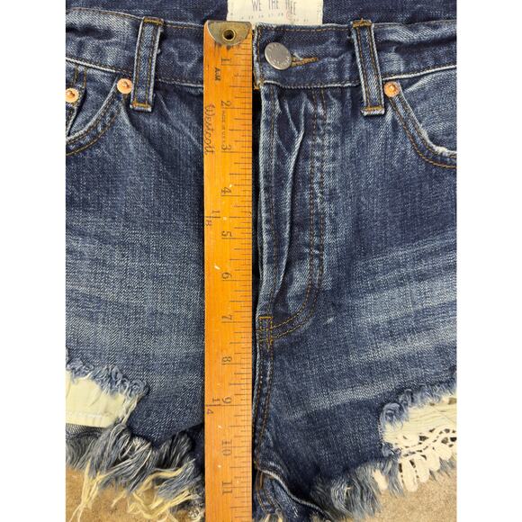Free People We The Free‎ Denim Shorts Women’s 29 Blue Distressed Crochet Trim - Picture 7 of 8